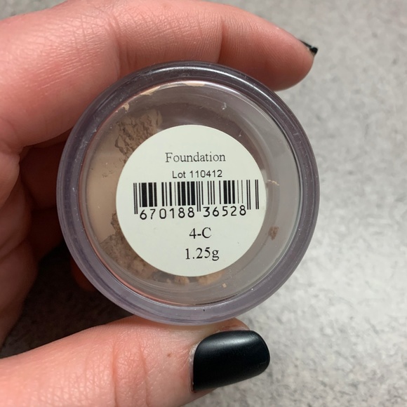Larenim Mineral Powder Foundation - 4C - Picture 3 of 3